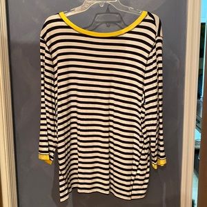 Chico’s black and white stripe Zenergy 3/4 sleeve shirt Size 3